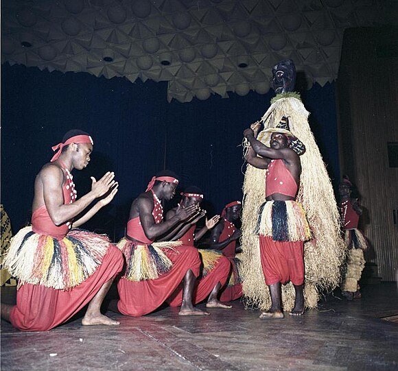 APRÈS 17 ANS DE DISETTE LES BALLETS AFRICAINS RETOURNENT SUR SCÈNE